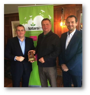 Synergy Learning's Roy Kerley and Alex Büchner receive their award from Richard Wyles of Totara Learning Solutions